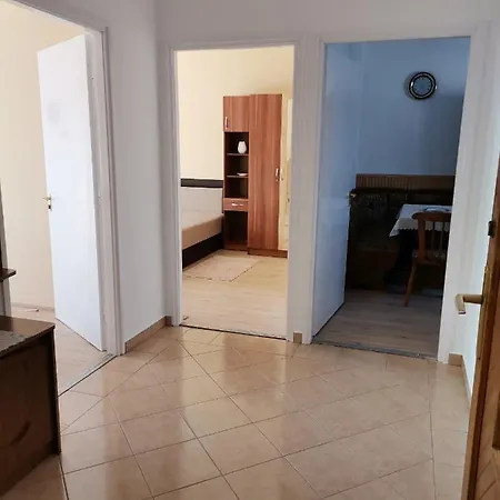 Lea Apartment *